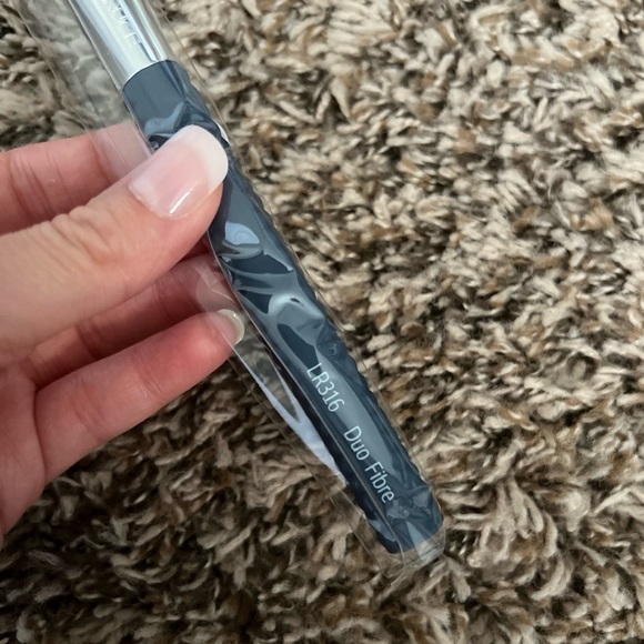 LaRuce Beauty Brush Set & Brush Storage - Picture 9 of 11